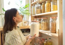 Ce ai mereu în cămară: alimentele de bază din casa unui român